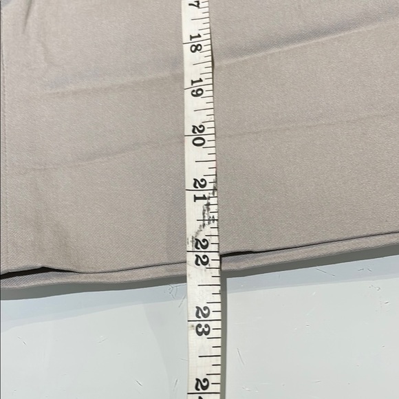 *NEW* Women's Beige Shorts - Picture 2 of 7